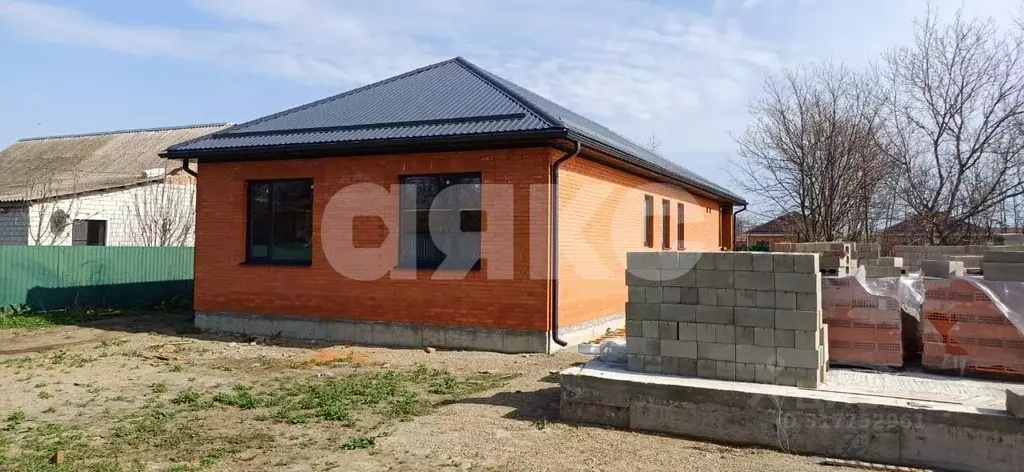 Дом в Краснодарский край, Новокубанск ул. Крылова, 3 (130 м) - Фото 0