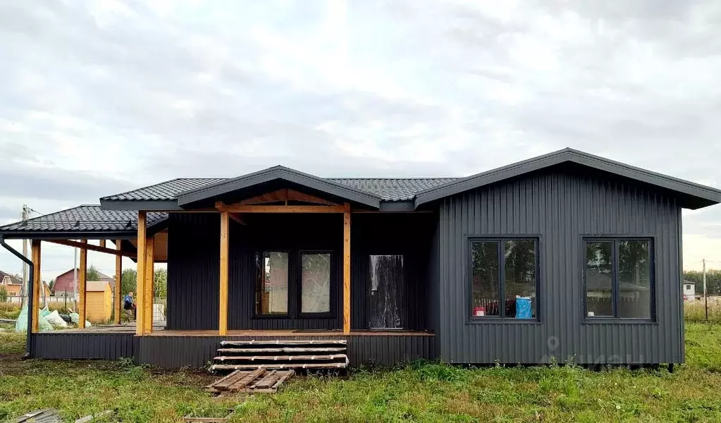 Дом в Омская область, Омский район, с. Пушкино Степная ул. (100 м) - Фото 1