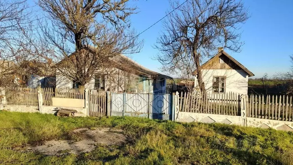 Дом в Крым, Советский район, с. Пушкино ул. Первомайская (52 м) - Фото 1