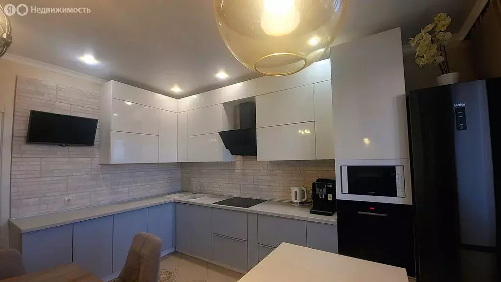 3-комнатная квартира: Брянск, Белобережская улица, 20 (96.86 м) - Фото 0