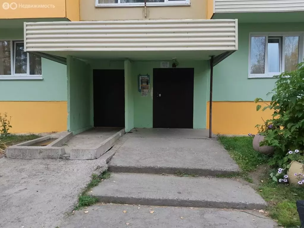 3-комнатная квартира: Саянск, Октябрьский микрорайон, 10Б (63.8 м) - Фото 1