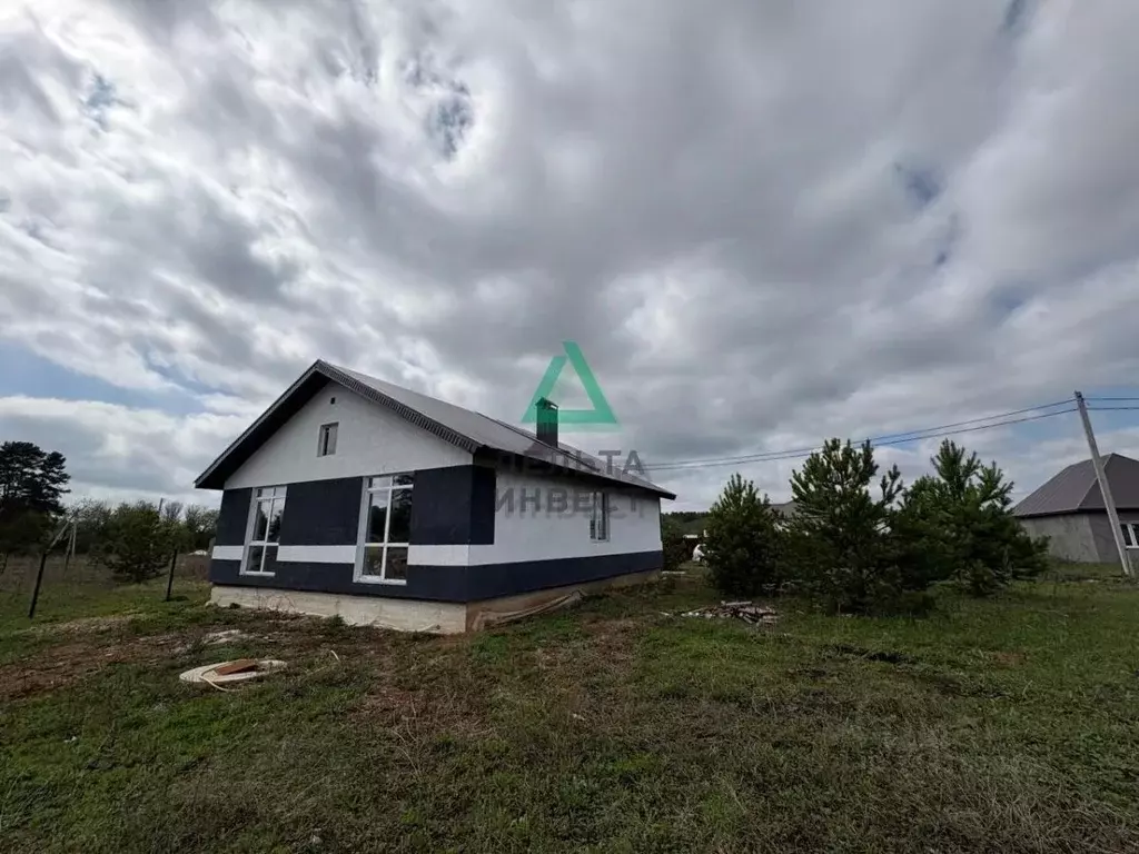 Дом в Башкортостан, Иглинский район, Акбердинский сельсовет, с. ... - Фото 0