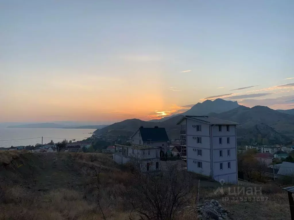 Участок в Крым, Феодосия городской округ, Курортное пгт ул. ... - Фото 0