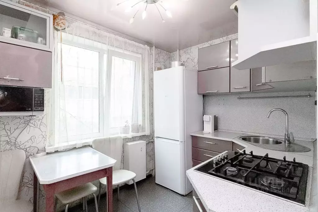 2-к кв. Свердловская область, Екатеринбург ул. Синяева, 8 (40.9 м) - Фото 0
