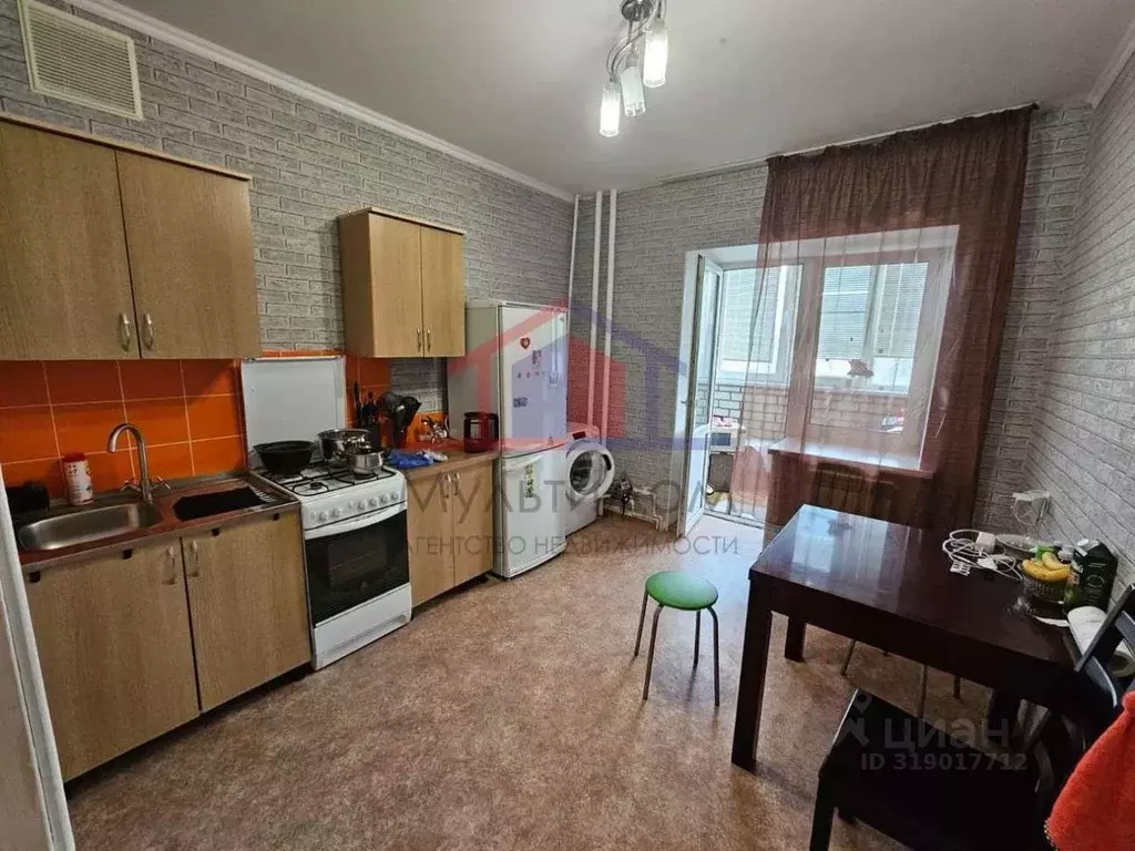 1-к кв. Белгородская область, Губкин Севастопольская ул., 109 (40.0 м) - Фото 0