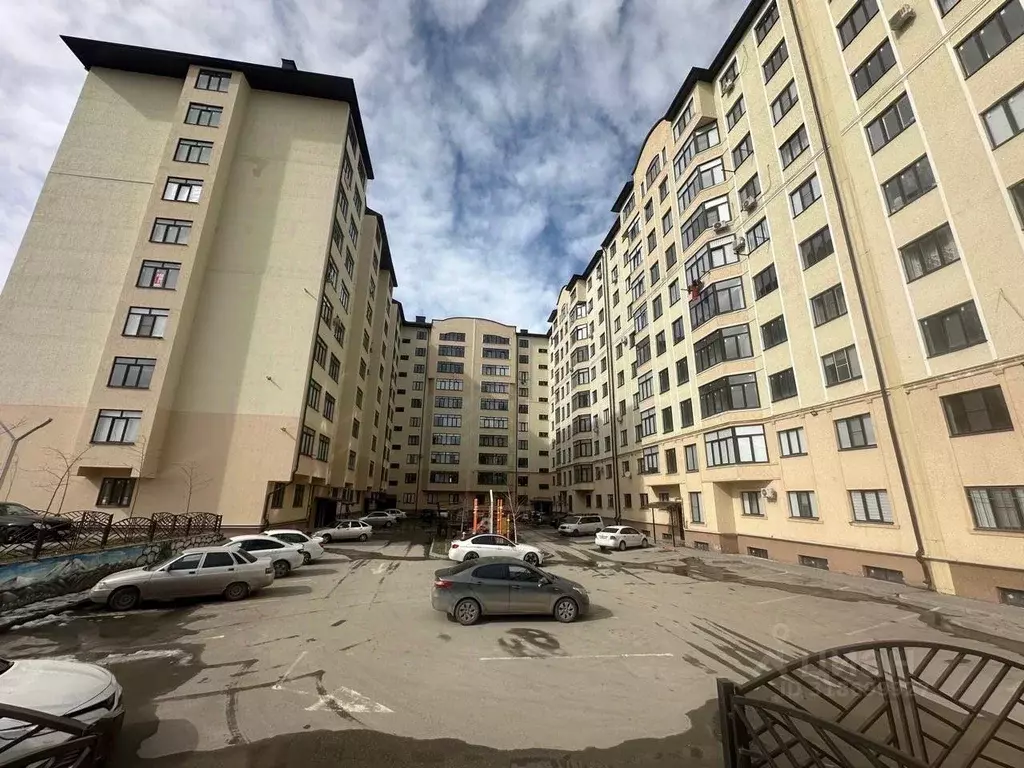 3-к кв. Кабардино-Балкария, Нальчик ул. Шарданова, 48к6 (99.8 м) - Фото 0