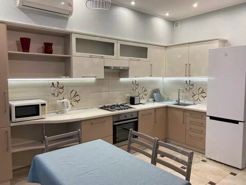 2-к кв. Севастополь ул. Степаняна, 10 (80.0 м) - Фото 0