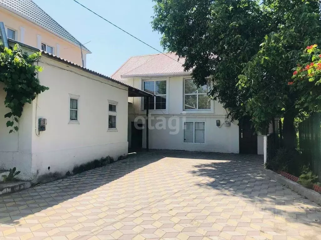 Дом в Карачаево-Черкесия, Черкесск ул. Чехова (141 м) - Фото 0