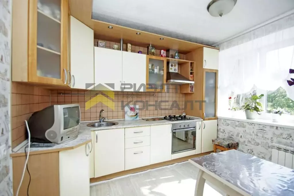 3-к кв. Омская область, Омск Мельничная ул., 70 (69.6 м) - Фото 0