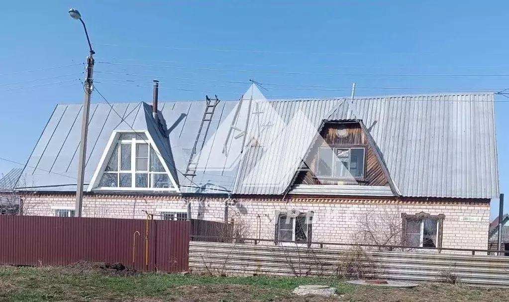Дом в Алтайский край, Барнаул Спутник мкр, ул. Вишневая (200 м) - Фото 0