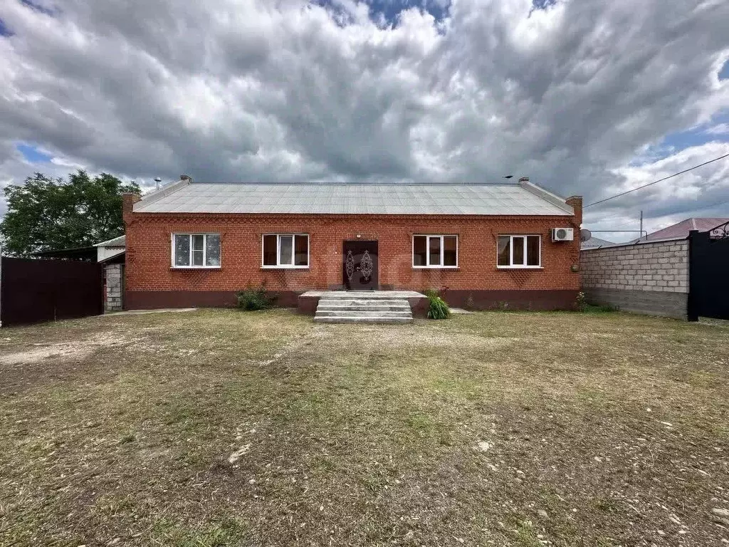 Дом в Ингушетия, Назрановский район, с. Плиево ул. П. Плиева (130 м) - Фото 1