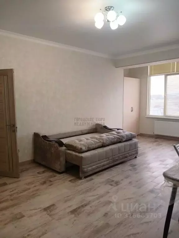 2-к кв. Кабардино-Балкария, Нальчик ул. Мовсисяна, 21 (58.0 м) - Фото 1