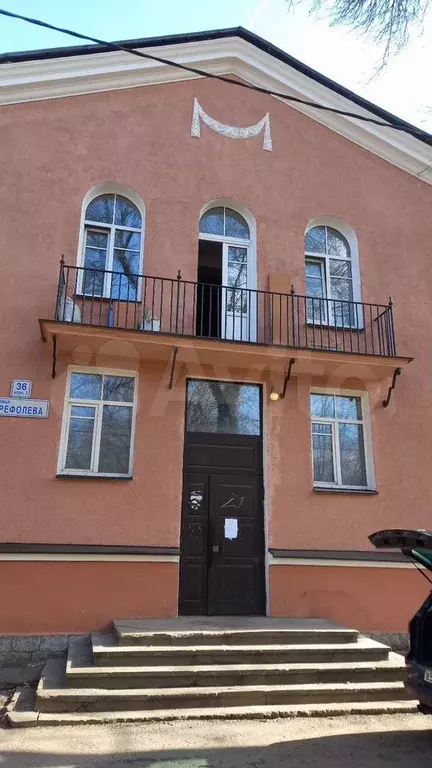 Комната 32,5 м в 6-к., 2/2 эт. - Фото 0