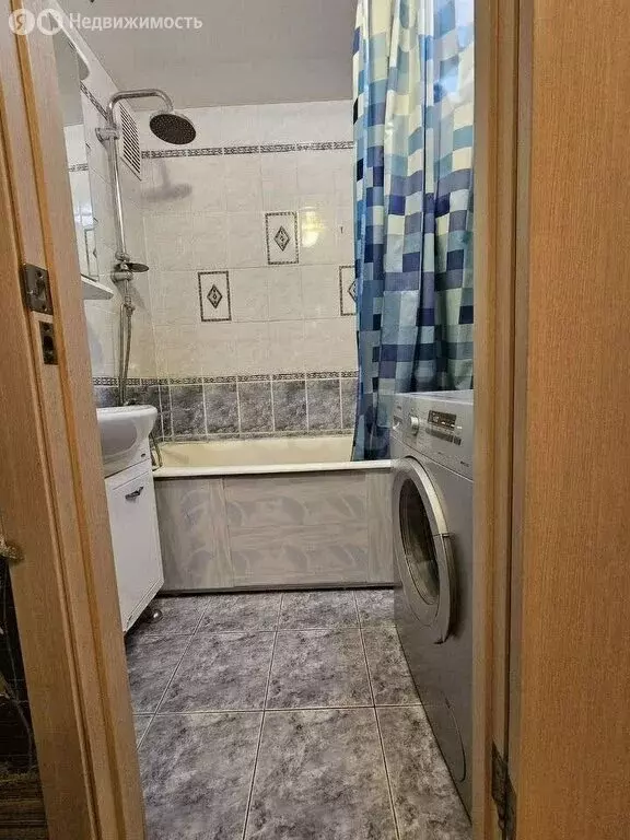 3-комнатная квартира: Пермь, улица Карпинского, 109 (62.2 м) - Фото 1