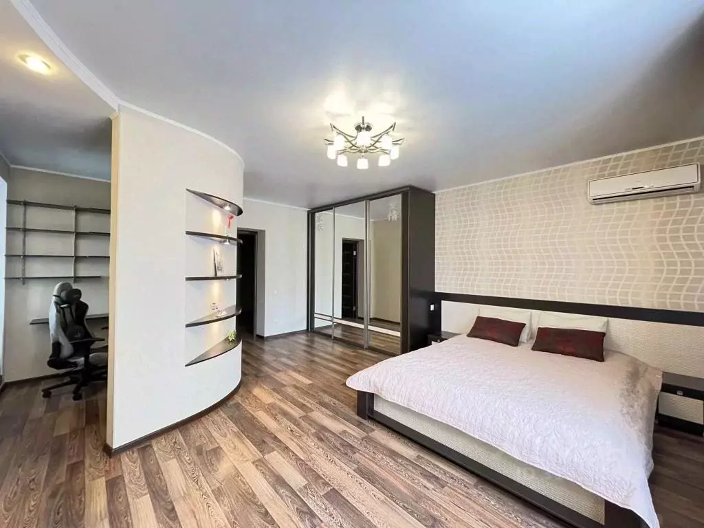 2-к кв. Татарстан, Казань ул. Адоратского, 1 (90.0 м) - Фото 1