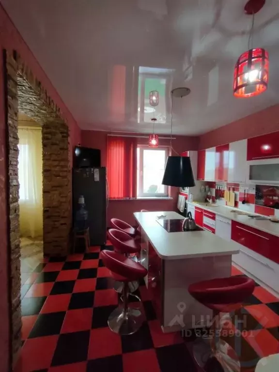 Дом в Крым, Сакский район, с. Уютное ул. Крымская, 11 (250 м) - Фото 2