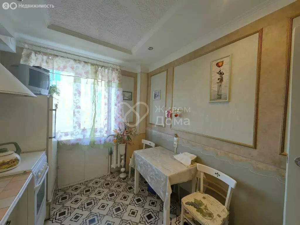 3-комнатная квартира: Волгоград, улица Панфёрова, 6 (63 м) - Фото 1