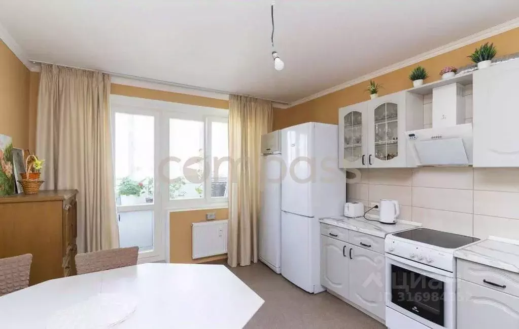 3-к кв. Тюменская область, Тюмень ул. Валентины Трофимовой, 2 (90.0 м) - Фото 0