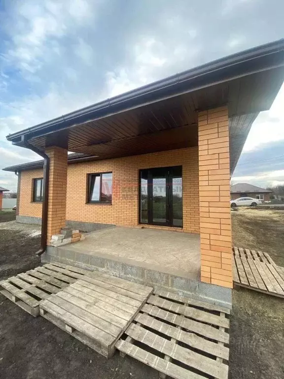Дом в Белгородская область, Старооскольский городской округ, с. ... - Фото 0