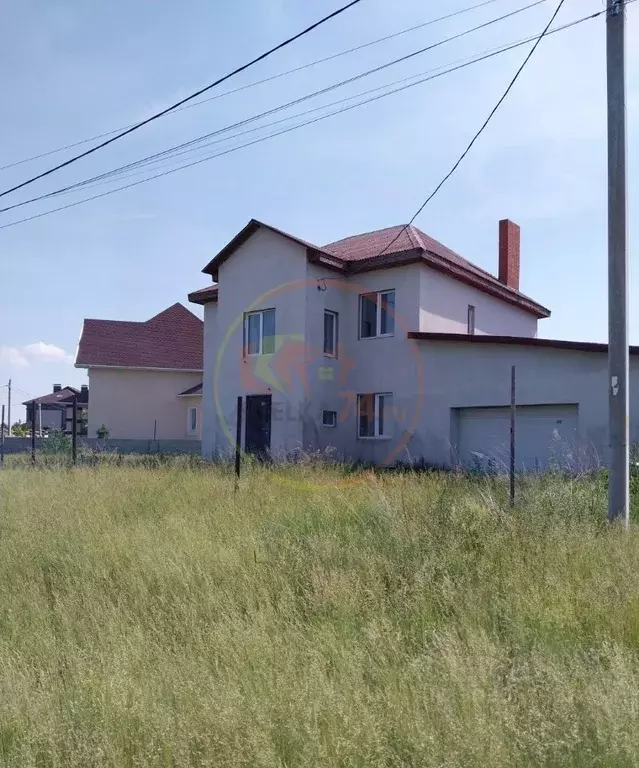 Дом в Челябинская область, Челябинск ул. Изумрудная, 67 (150 м) - Фото 0