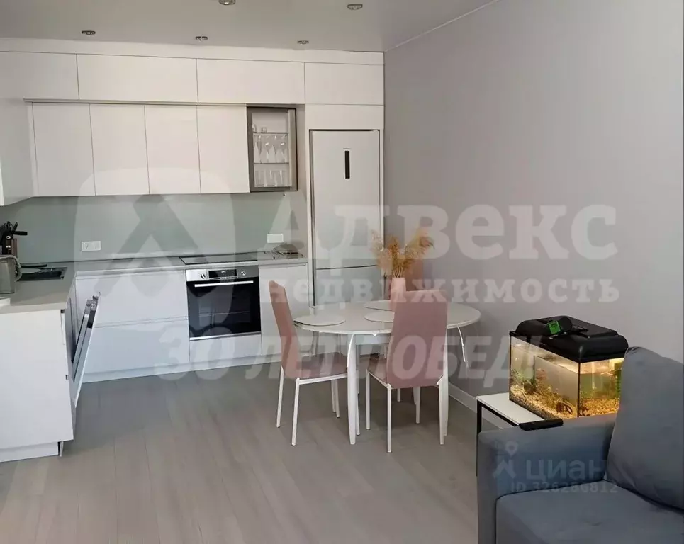 2-к кв. Тюменская область, Тюмень ул. Пархоменко, 119 (62.0 м) - Фото 0