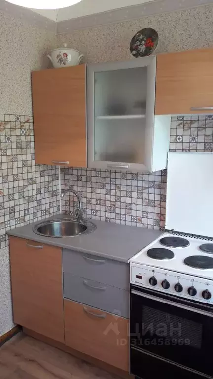 2-к кв. Красноярский край, Красноярск ул. 60 лет Октября, 114 (50.0 м) - Фото 1