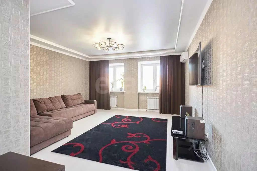 2-к кв. Тюменская область, Тюмень ул. Циолковского, 20А (81.0 м) - Фото 1