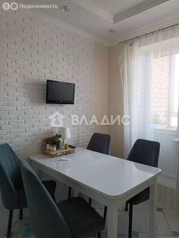 3-комнатная квартира: Лобня, Свободный проезд, 7 (90 м) - Фото 1