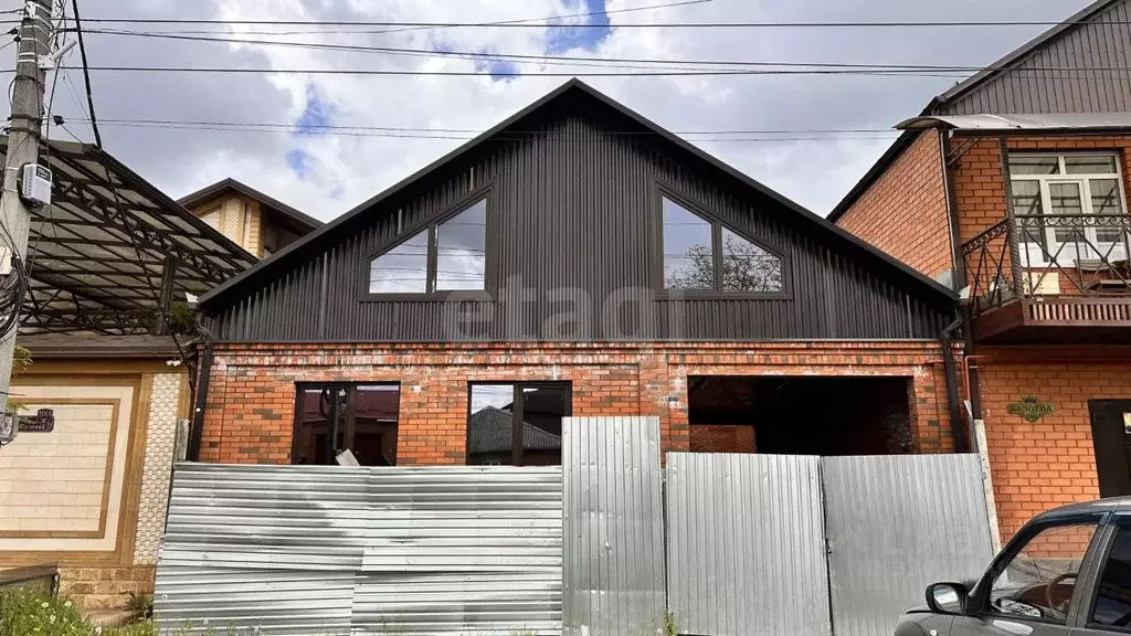 Дом в Северная Осетия, Владикавказ ул. Братьев Газдановых, 24 (150 м) - Фото 1