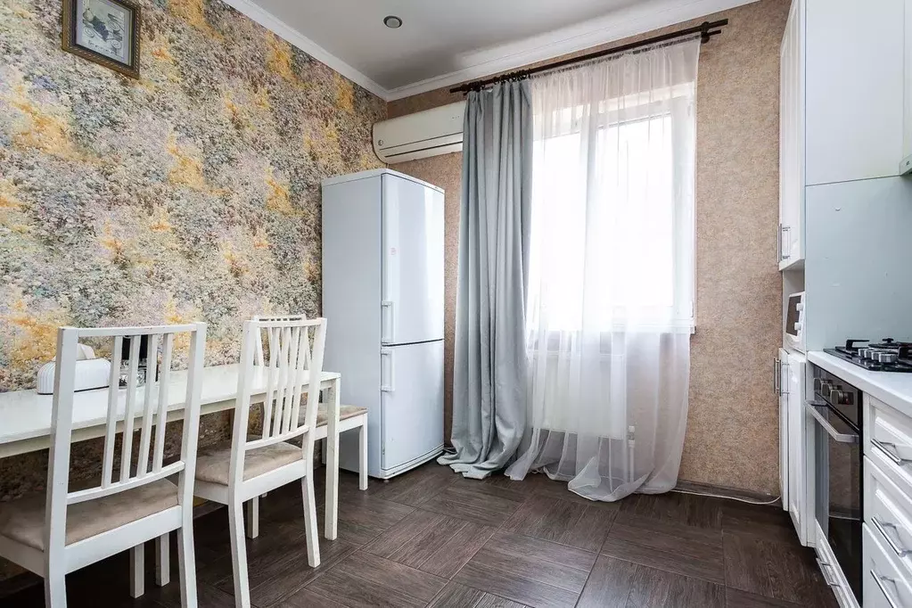 2-к кв. Адыгея, Тахтамукайский район, Яблоновский пгт ул. Гагарина, ... - Фото 2