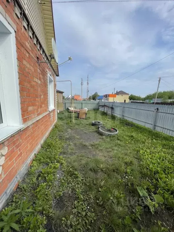 Дом в Омская область, с. Азово ул. Комсомольская, 70А (96 м) - Фото 0