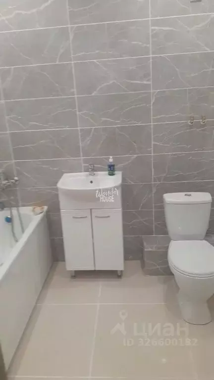 Студия Тюменская область, Тюмень ул. Республики, 204к7 (30.8 м) - Фото 1