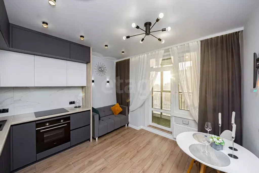 2-к кв. Тюменская область, Тюмень ул. Валентины Трофимовой, 8 (58.8 м) - Фото 1