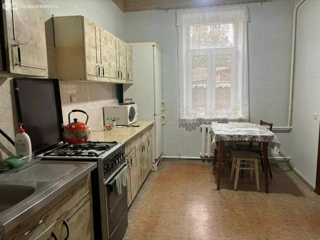 3-комнатная квартира: село Чалтырь, улица 3-я Линия, 24 (58 м) - Фото 1