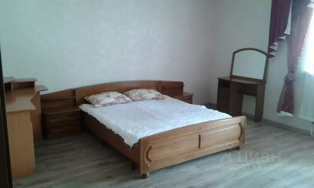 3-к кв. Омская область, Омск ул. Дмитриева, 17/1 (89.0 м) - Фото 1