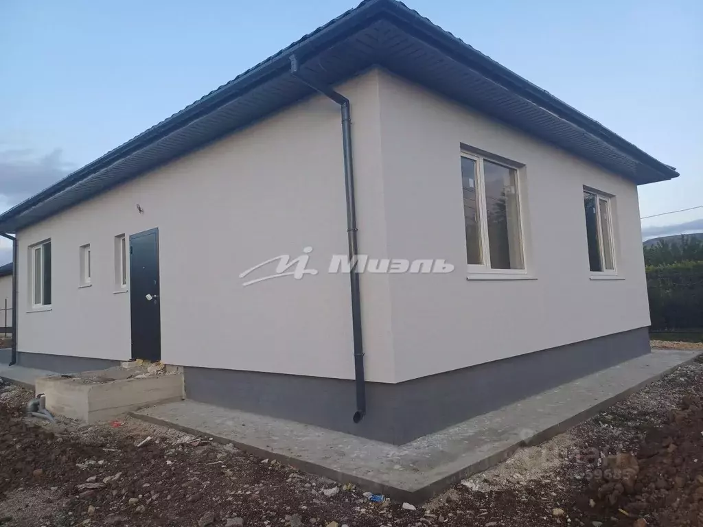 Дом в Крым, Симферопольский район, Добровское с/пос, с. Заречное ул. ... - Фото 1