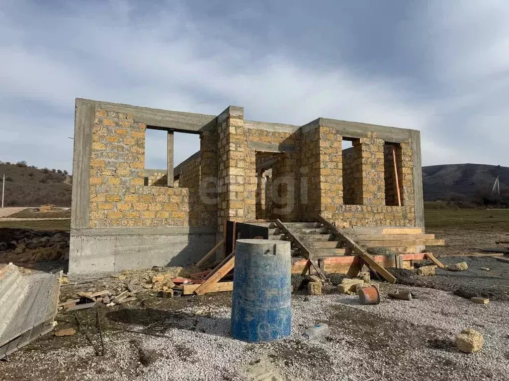 Дом в Крым, Симферопольский район, Добровское с/пос ул. ... - Фото 0