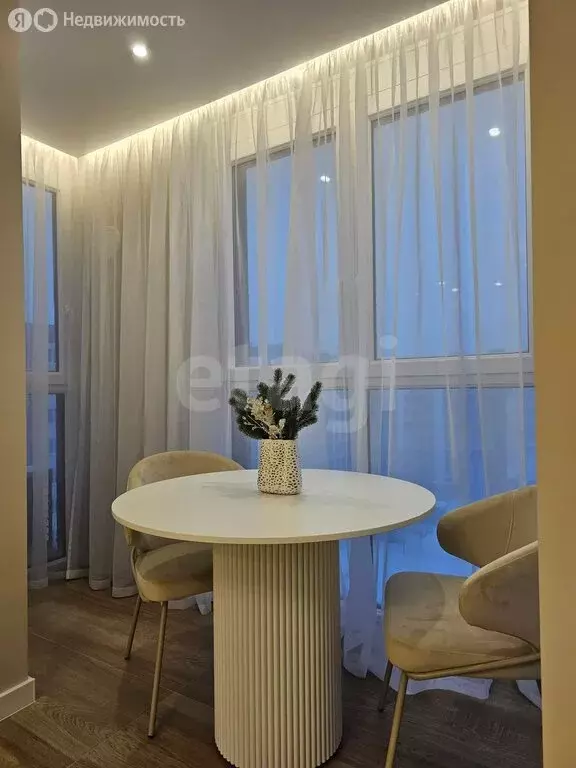 2-комнатная квартира: Калининград, Мирная улица, 1к3 (65 м) - Фото 2