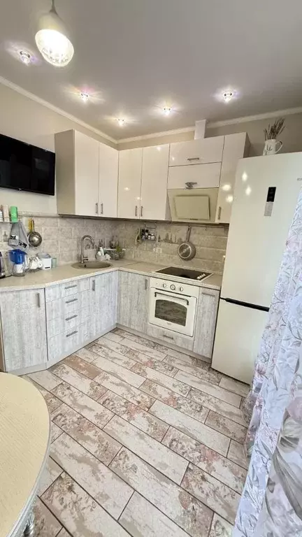 2-к кв. Омская область, Омск Учебная ул., 20 (60.0 м) - Фото 1