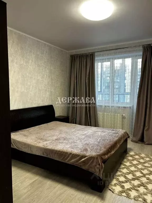 2-к кв. Белгородская область, Старый Оскол Степной мкр, 33Б (70.0 м) - Фото 1