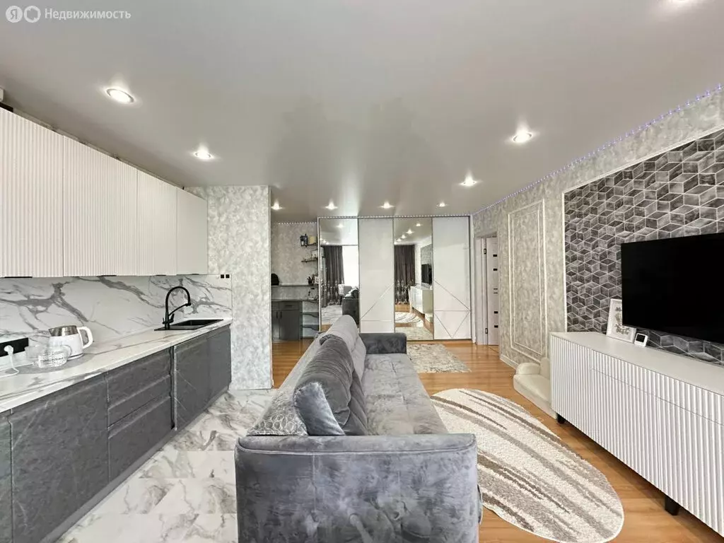 2-комнатная квартира: Екатеринбург, Билимбаевская улица, 7 (68.1 м) - Фото 1