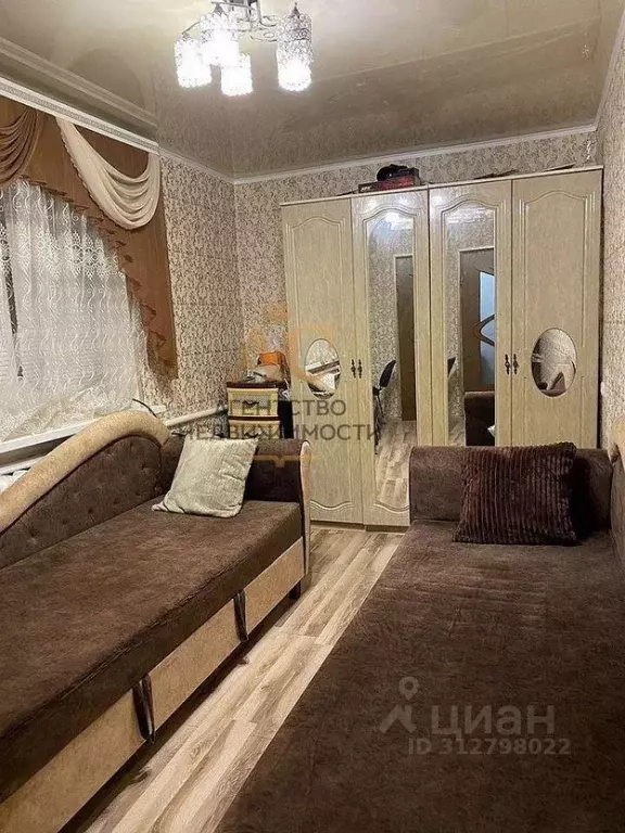 2-к кв. Крым, Кировское пгт ш. Советское, 3 (47.0 м) - Фото 0