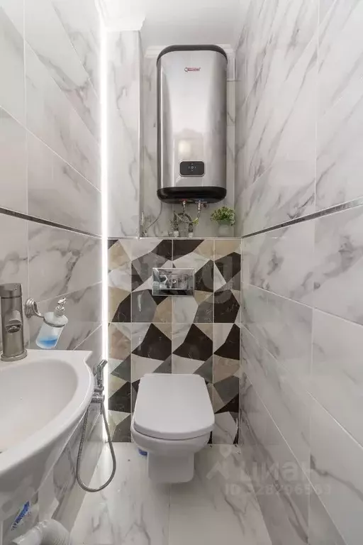 2-к кв. Тюменская область, Тюмень Широтная ул., 192 (65.8 м) - Фото 1