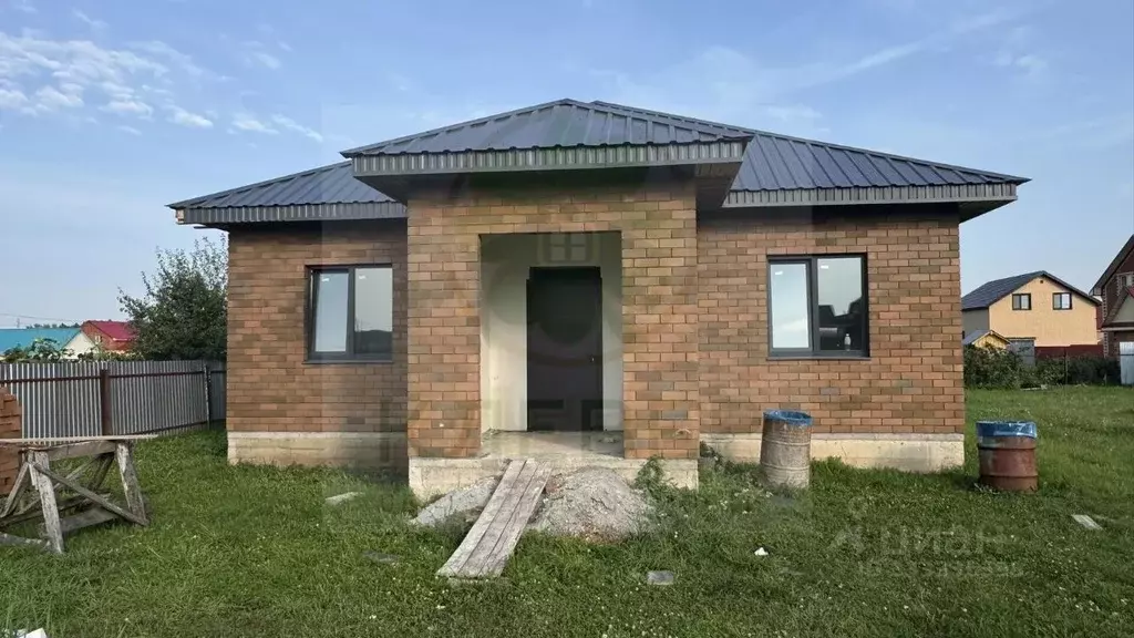 Дом в Башкортостан, Кушнаренковский сельсовет, с. Кушнаренково ул. ... - Фото 1