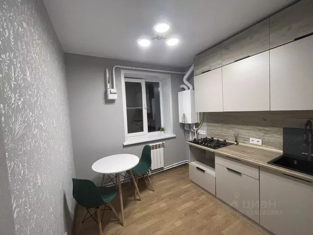 3-к кв. Калужская область, с. Перемышль ул. Гагарина, 9 (51.1 м) - Фото 1