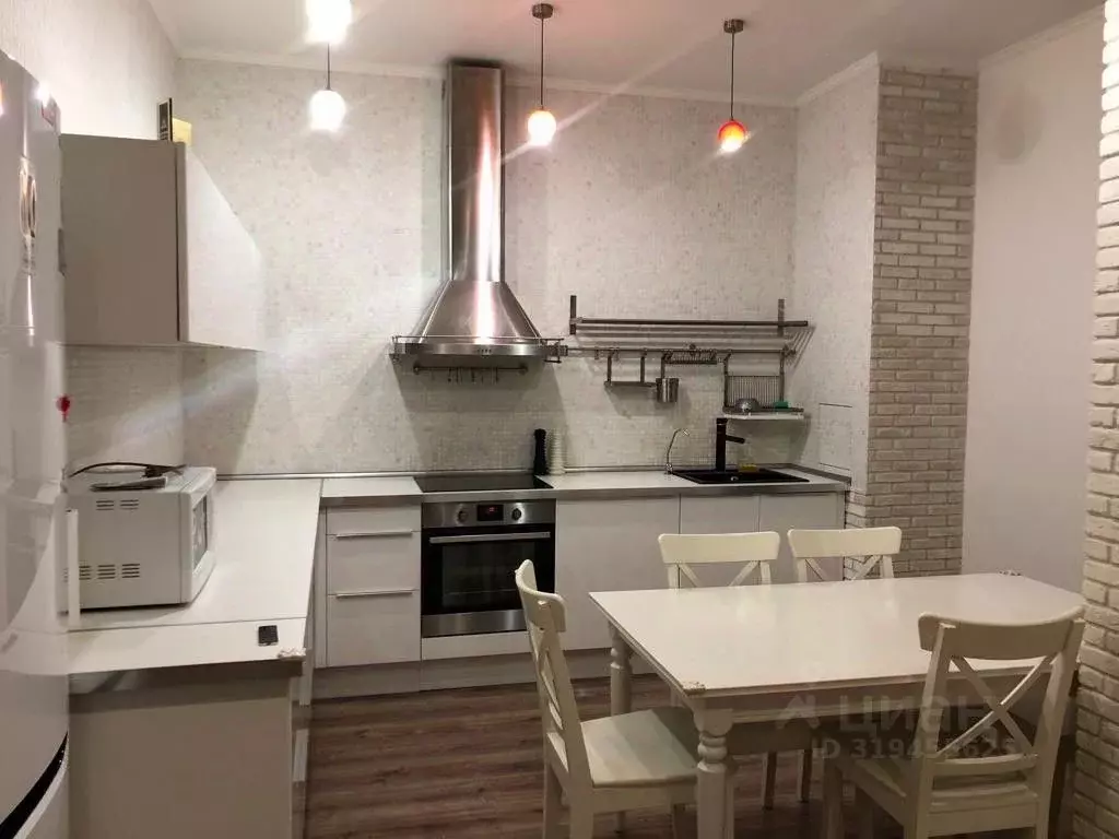 3-к кв. Московская область, Красногорск Ильинское ш., 16 (88.0 м) - Фото 0