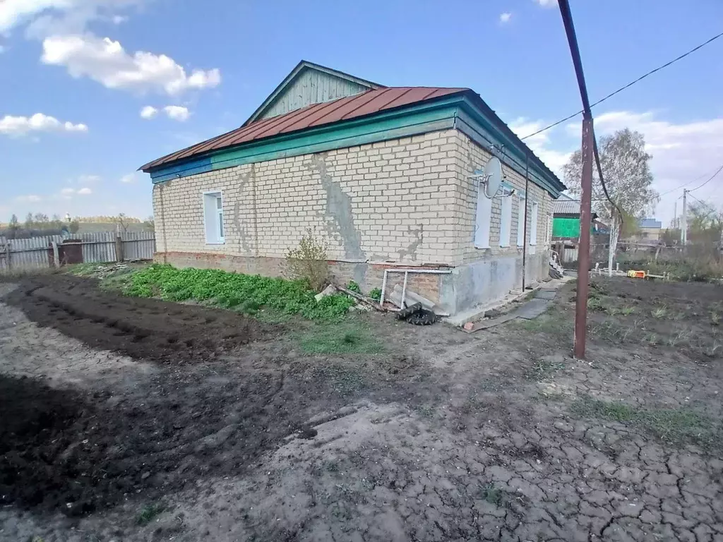 Дом в Саратовская область, Базарно-Карабулакский район, Старобурасское ... - Фото 1