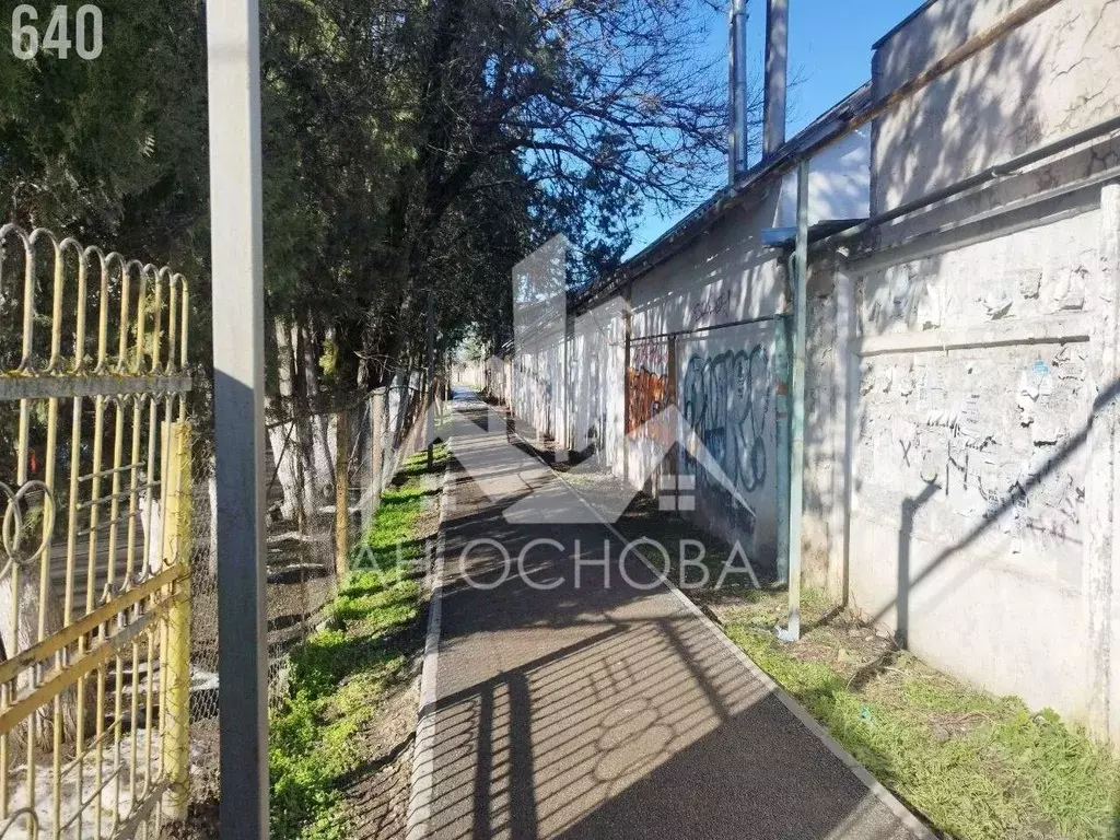 Участок в Крым, Симферопольский район, Гвардейское пгт ул. Гагарина ... - Фото 2