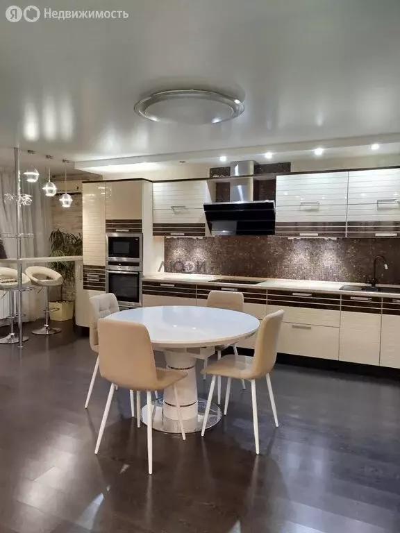 2-комнатная квартира: Саратов, улица имени В.С. Зарубина, 51 (76.5 м) - Фото 1