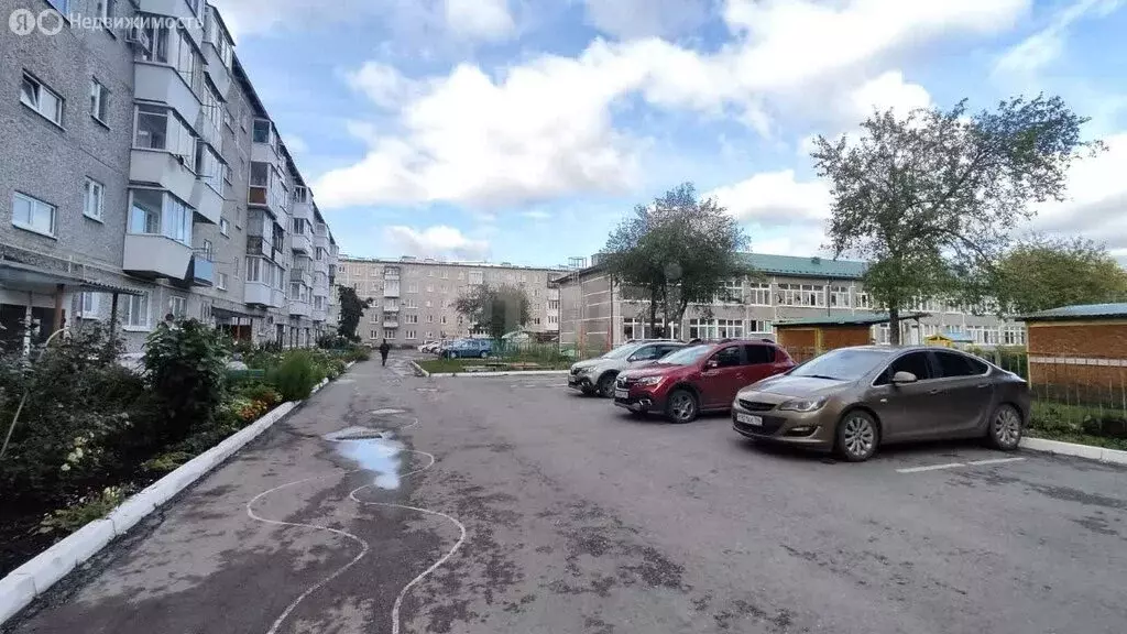 4-комнатная квартира: Ирбит, улица Свердлова, 8 (72.8 м) - Фото 1